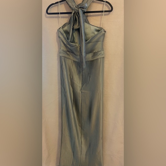 Showpo Marlette midi dress - Picture 2 of 4